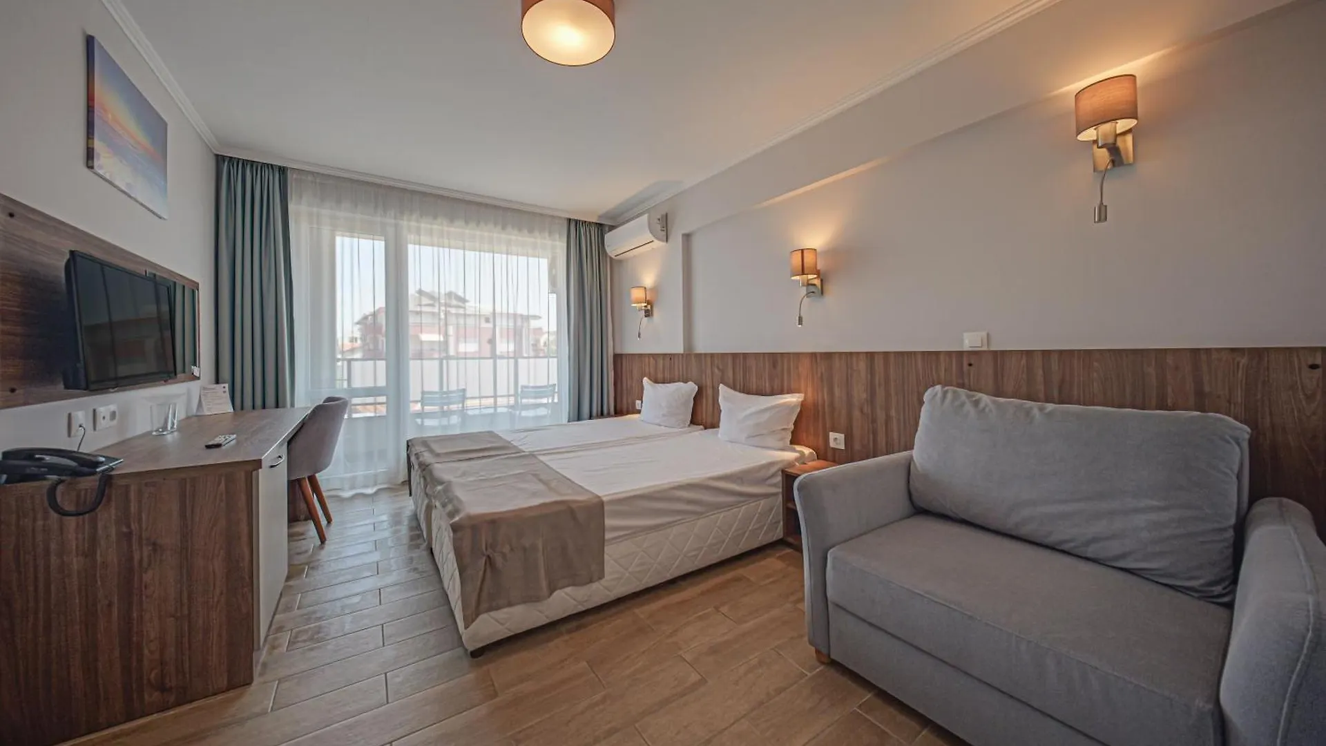 Cinema Hotel Primorsko 4*,