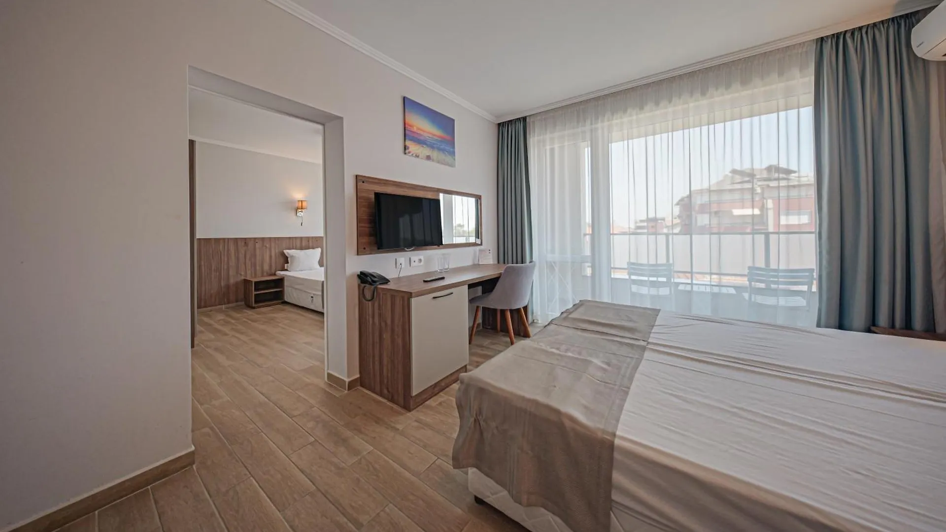 Cinema Hotel Primorsko 4*,